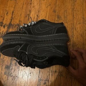 Nike Black Low-Top Sneakers with White Stitching